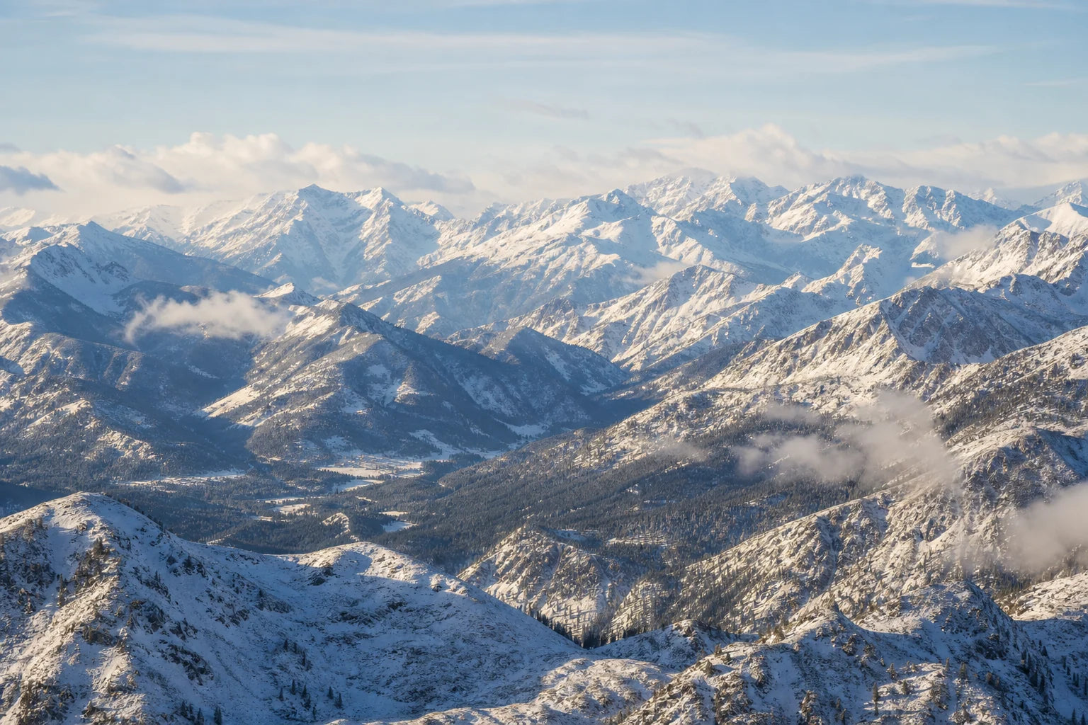 Motivvorschau „Wintergipfel in klarer Weite“ für Küchenrückwand