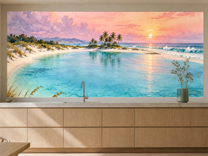 Küchenrückwand „Dünenbogen an der Lagune – Aquarell“ als installierte Rückwand in einer warmen Küche