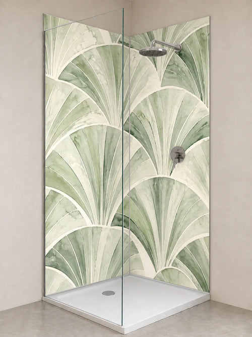 Duschrückwand „Aquarellfächer in Salbei“ als installierte Rückwand in einer hellen Dusche