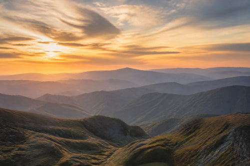 Motivvorschau „Berglinien im Goldabend“ für Duschrückwand