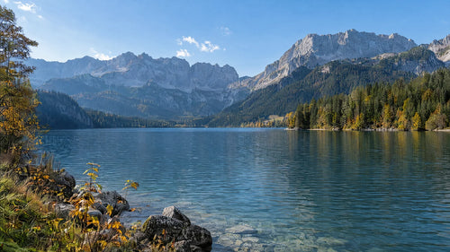 Motivvorschau „Alpensee unter hellen Kalkgraten“ für Duschrückwand