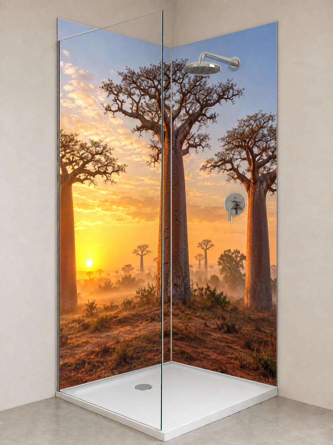 Duschrückwand „Baobabs im Morgennebel“ als installierte Rückwand in einer hellen Dusche