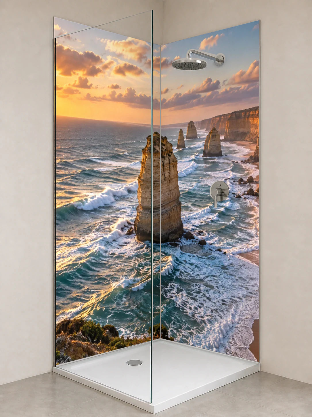 Duschrückwand „Abendlicht an den Twelve Apostles“ als installierte Rückwand in einer hellen Dusche