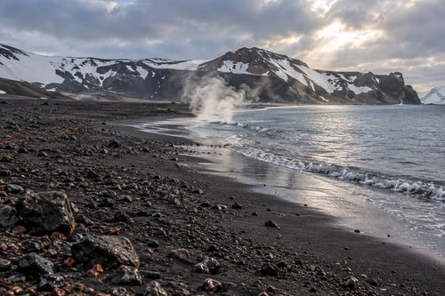 Motivvorschau „Dampf am Strand von Deception Island“ für Duschrückwand