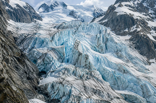 Motivvorschau „Blauer Gletscherbruch im Bergtal“ für Duschrückwand