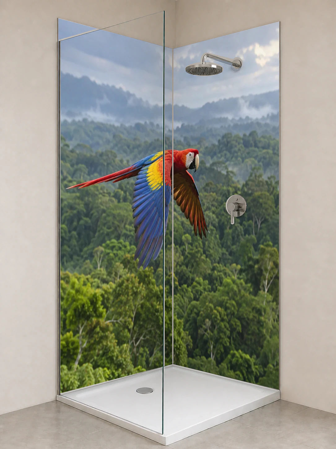 Duschrückwand „Scharlachara über dem Amazonaswald“ als installierte Rückwand in einer hellen Dusche