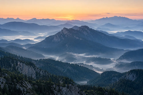 Motivvorschau „Blaue Bergketten vor Sonnenaufgang“ für Duschrückwand
