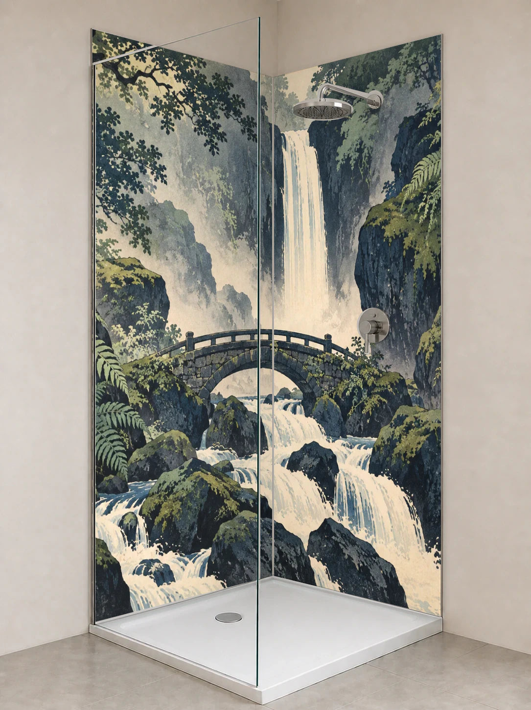 Duschrückwand „Steinbrücke vor dem Waldwasserfall – Ukiyo-e“ als installierte Rückwand in einer hellen Dusche