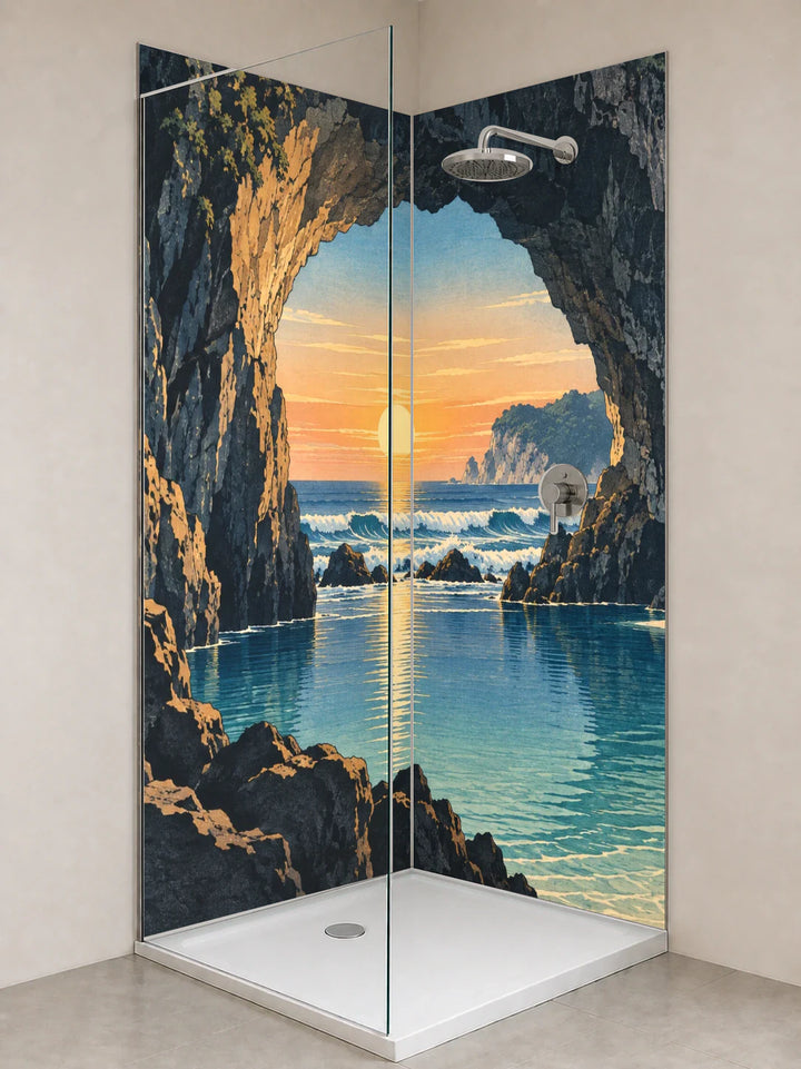 Duschrückwand „Felsenfenster zur Lagune – Ukiyo-e“ als installierte Rückwand in einer hellen Dusche